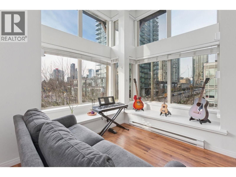 5000 IMPERIAL Street Burnaby British Columbia, V5J 1C8 - 3 Bedrooms Condo For Sale