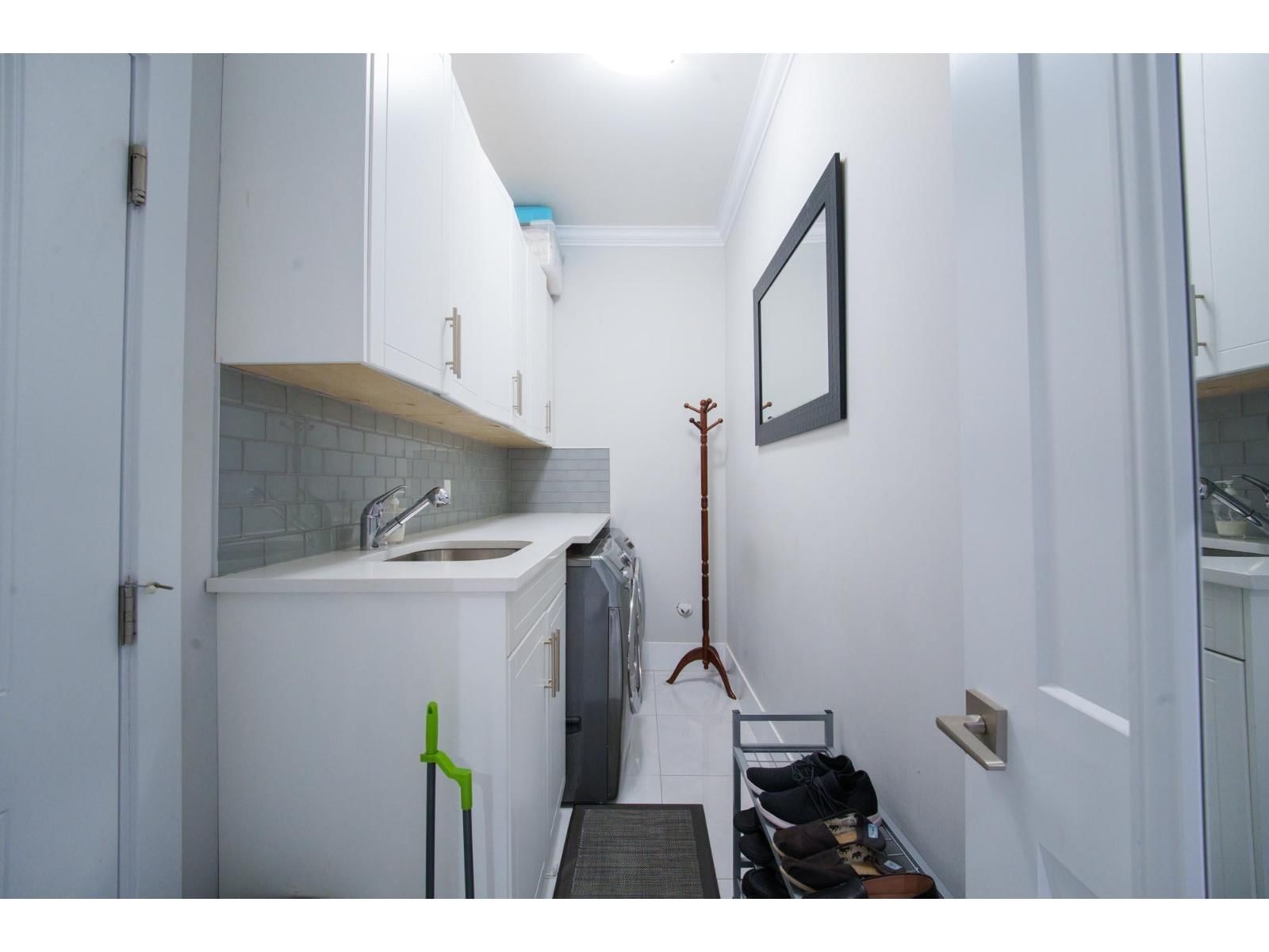 6176 140 STREET Image 32