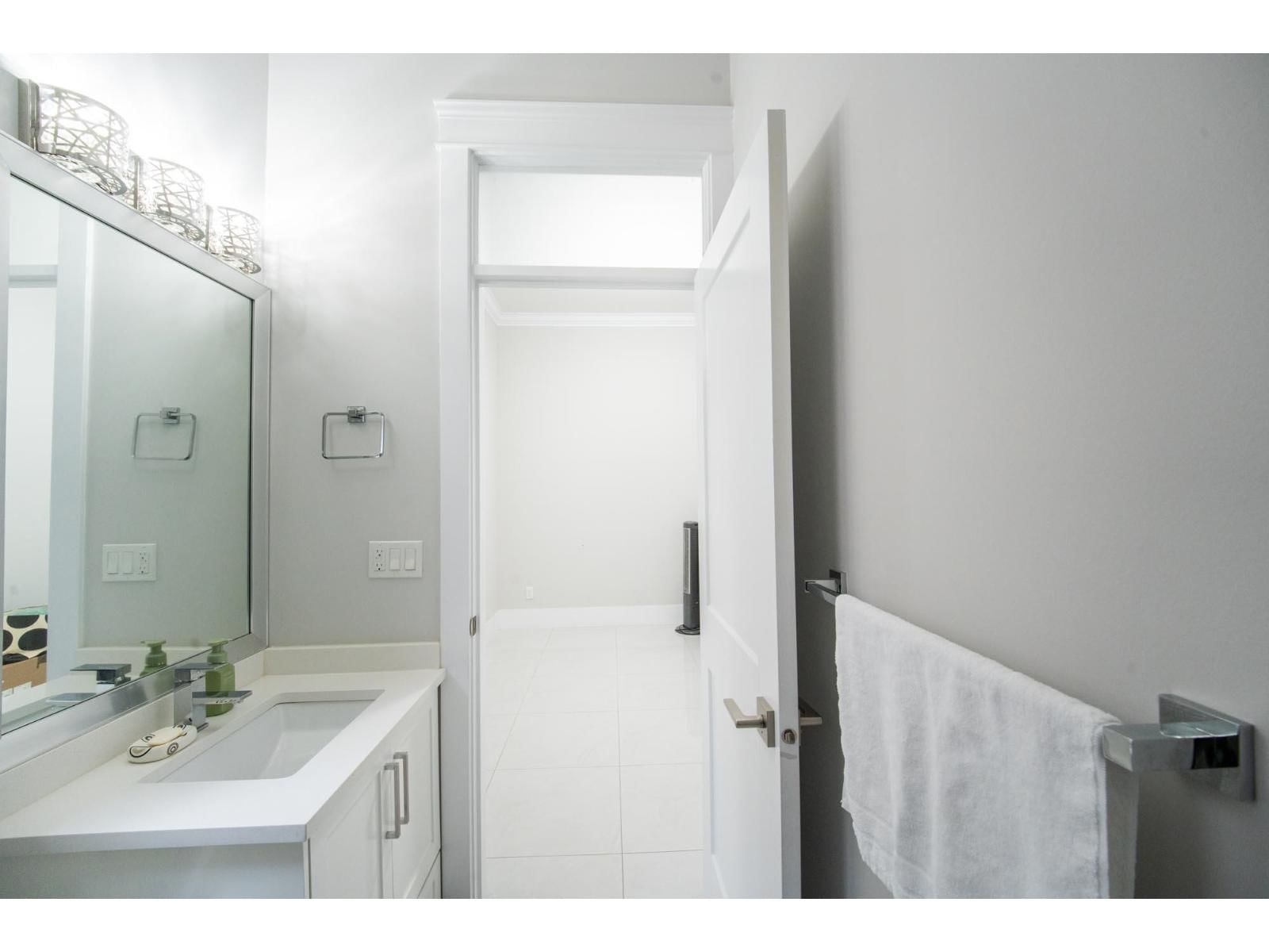 6176 140 STREET Image 35