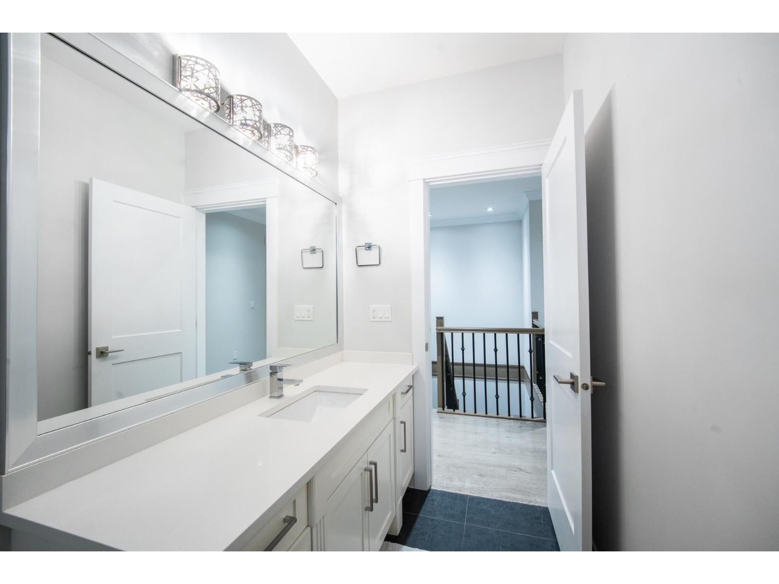 6176 140 STREET Image 37