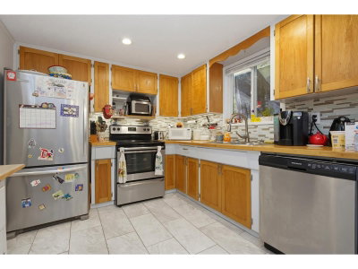 404 BRUNEAU Place | Langley British Columbia | Slide Image Five