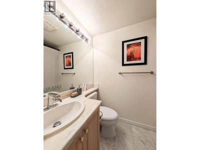 3629 DEERCREST Drive | North Vancouver British Columbia | Slide Image Thirteen
