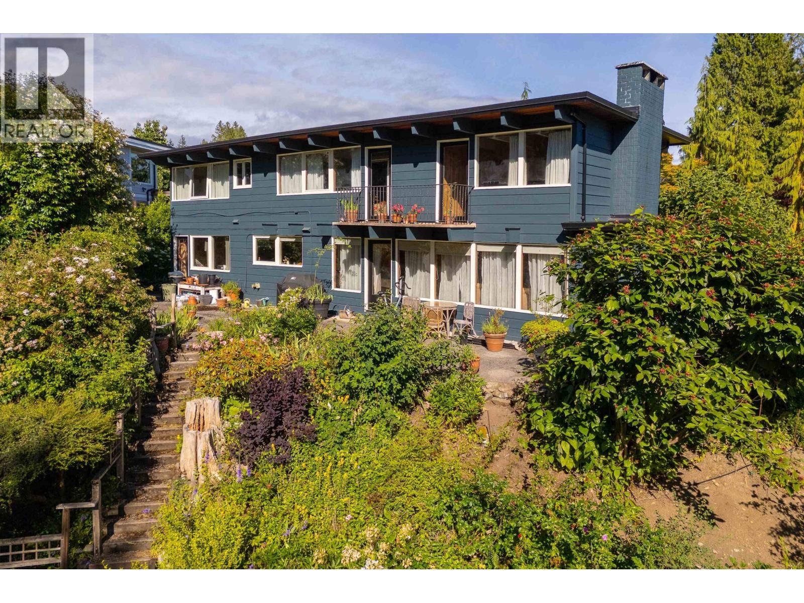 1764 OTTAWA Place, West Vancouver, British Columbia V7V 2T7