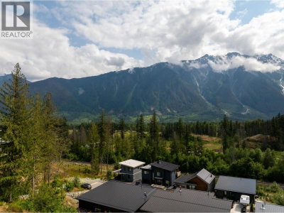 7661 CERULEAN Drive | Pemberton British Columbia | Slide Image Ten
