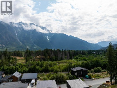 7661 CERULEAN Drive | Pemberton British Columbia | Slide Image Twelve