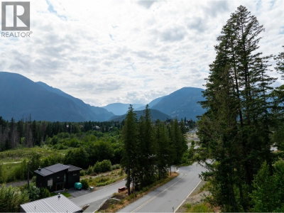 7661 CERULEAN Drive | Pemberton British Columbia | Slide Image Thirteen