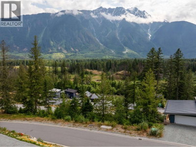 7661 CERULEAN Drive | Pemberton British Columbia | Slide Image Six