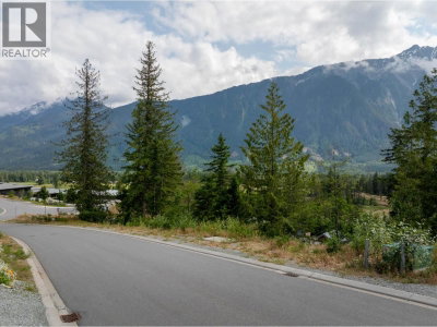 7661 CERULEAN Drive | Pemberton British Columbia | Slide Image Seven