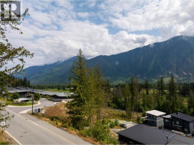 7661 CERULEAN Drive | Pemberton British Columbia | Slide Image Nine