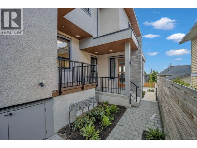 946 DANSEY Avenue | Coquitlam British Columbia | Slide Image Thirty-two