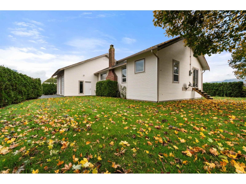 39965 NO. 5 Road Abbotsford British Columbia, V3G 2G3 - 3 Bedrooms Waterfront Home For sale