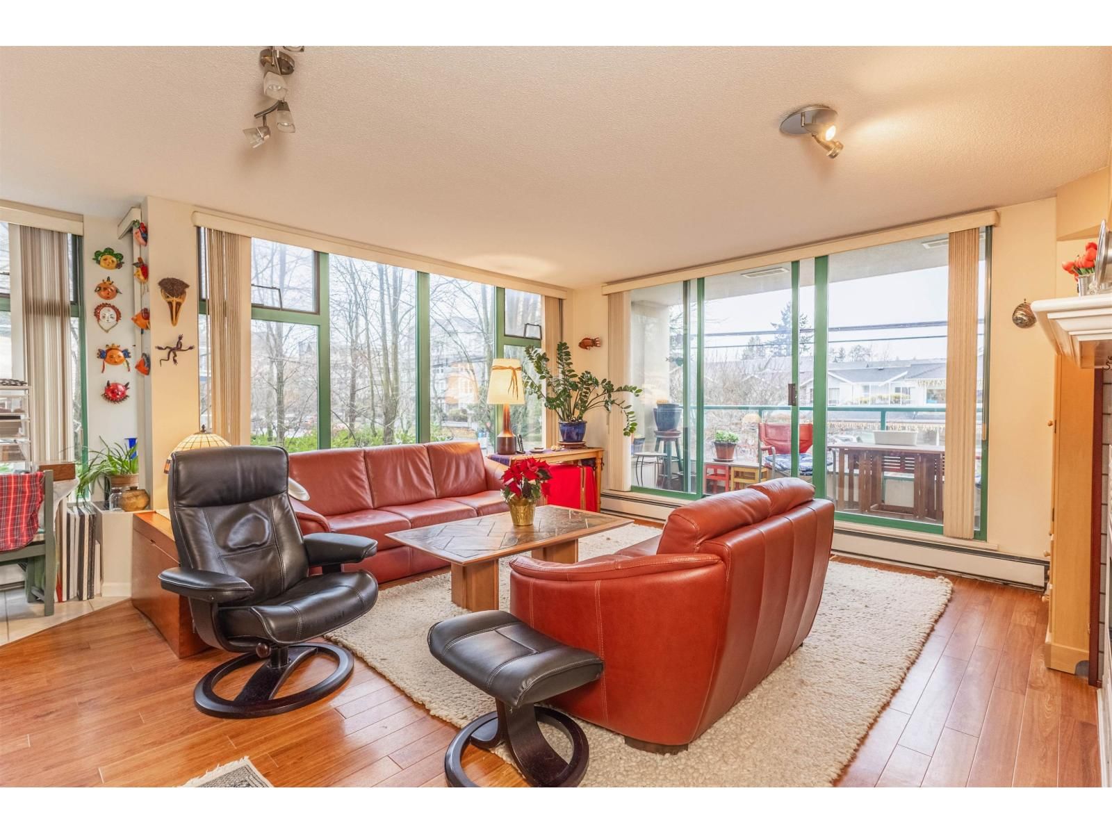 15466 NORTH BLUFF Road, White Rock, British Columbia V4B 3G1