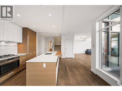 4688 KINGSWAY | Burnaby British Columbia | Slide Image Eight