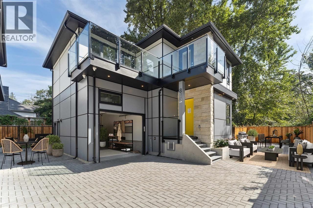 842 ST. DENIS Avenue, North Vancouver, British Columbia V7J 2G4