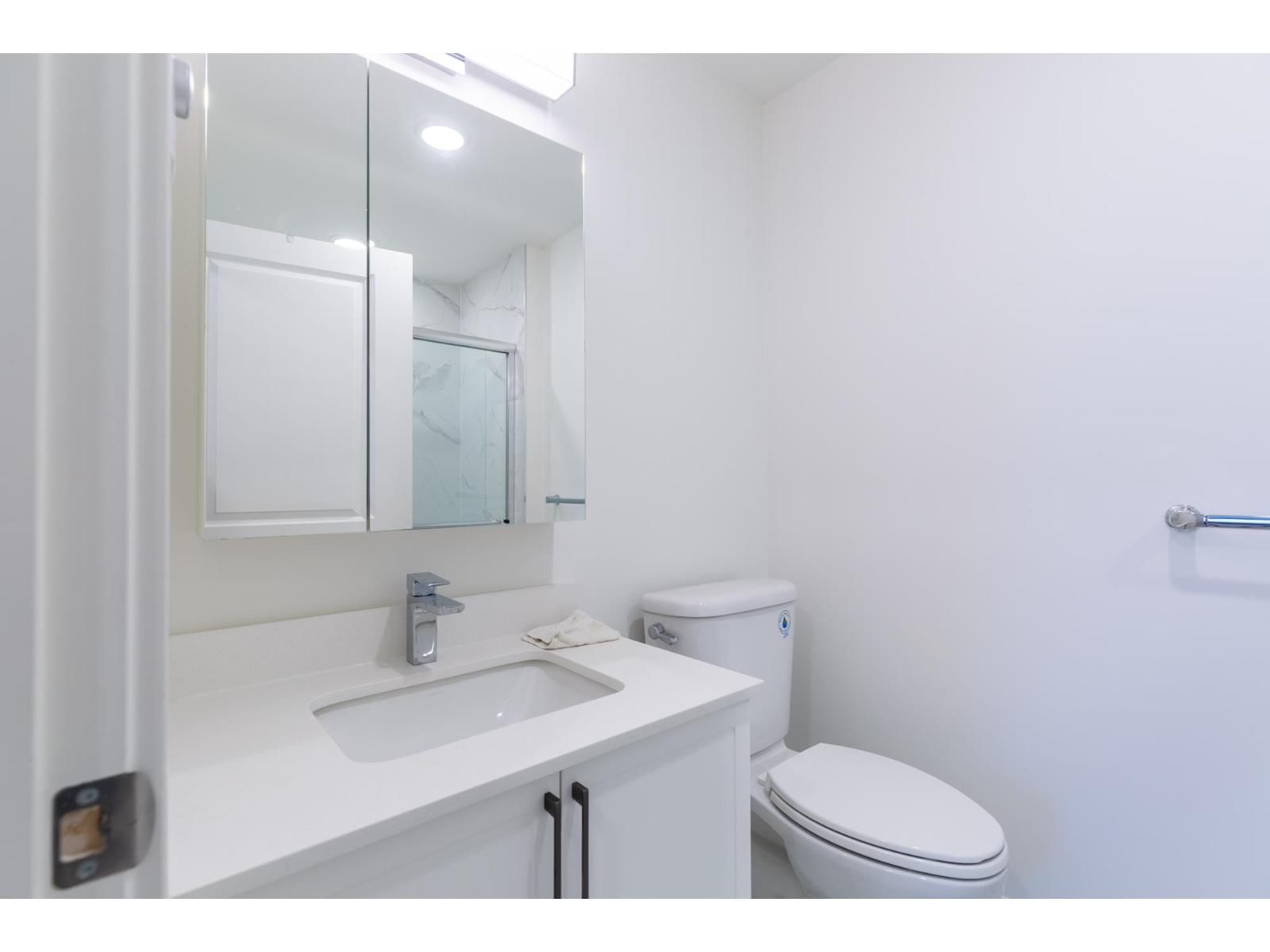 704 - 2267 MCKENZIE ROAD Image 27