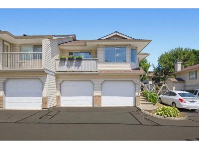 2023 WINFIELD Drive | Abbotsford British Columbia | Slide Image Two