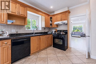6890 KOALA Crescent | Burnaby British Columbia | Slide Image Seventeen