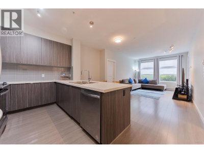 607 COTTONWOOD Avenue | Coquitlam British Columbia | Slide Image Three