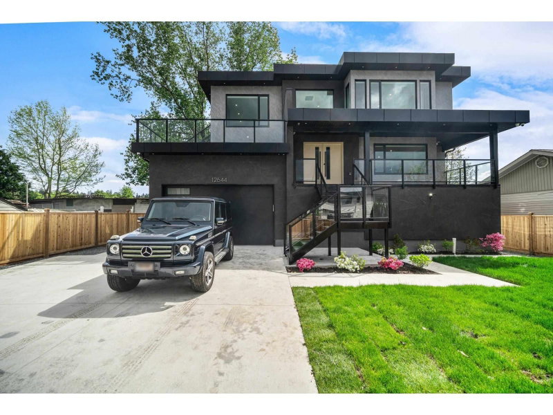 12644 113B Avenue Surrey British Columbia, V3V 3M9 - 9 Bedrooms Home For Sale