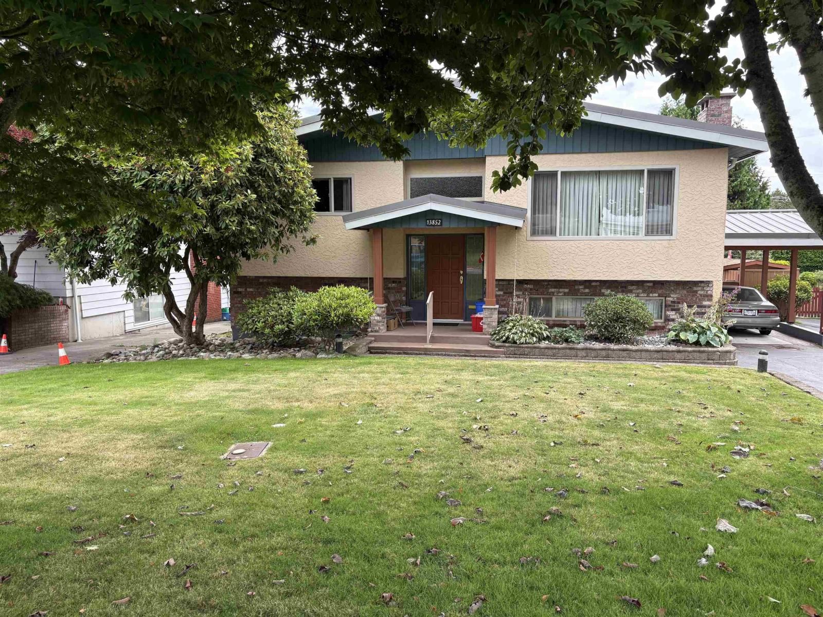 13852 MALABAR Avenue, White Rock, British Columbia V4B 2X9