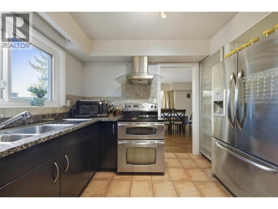 2270 DAWES HILL Road | Coquitlam British Columbia | Slide Image Ten