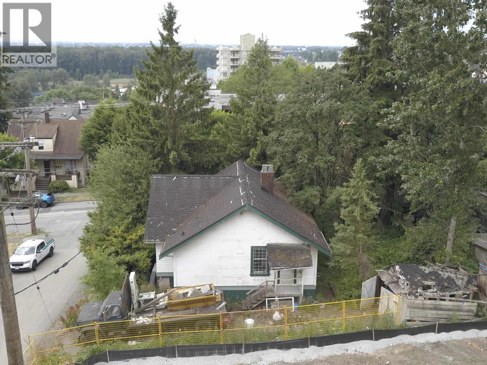 413 ELEVENTH Street, New Westminster, British Columbia V3M 4E9
