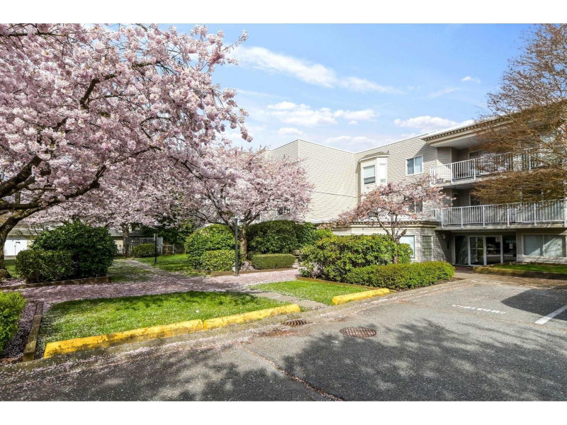 9948 151 Street Surrey British Columbia, V3R 0V6 - 2 Bedrooms Condo For Sale