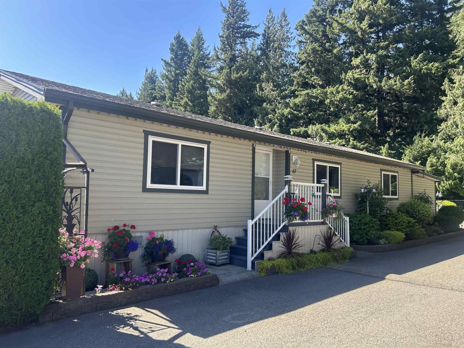 5742 UNSWORTH Road, Chilliwack, British Columbia V2R 3A2