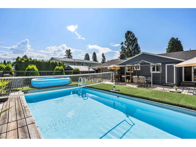46465 BROOKS Avenue Chilliwack British Columbia, V2P 1C6 - 4 Bedrooms Home For Sale