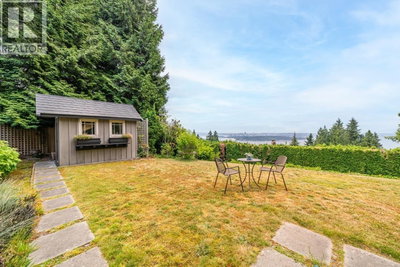 2478 WESTHILL Court | West Vancouver British Columbia | Slide Image Thirty-one
