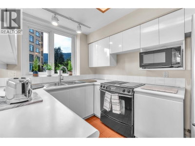 2280 BELLEVUE Avenue | West Vancouver British Columbia | Slide Image Twelve