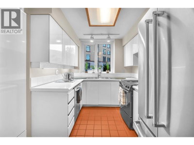 2280 BELLEVUE Avenue | West Vancouver British Columbia | Slide Image Thirteen