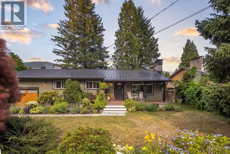 41532 RAE Road Squamish British Columbia, V0N 1H0 - 3 Bedrooms Home For Sale