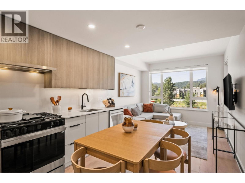 111 BULLER Street Port Moody British Columbia, V3H 0P5 - 2 Bedrooms Condo For Sale