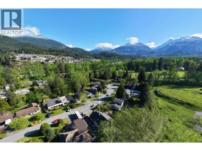 41281 MEADOW Avenue | Squamish British Columbia | Slide Image Thirty-eight
