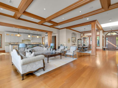 14334 SUNSET Drive | White Rock British Columbia | Slide Image Thirteen