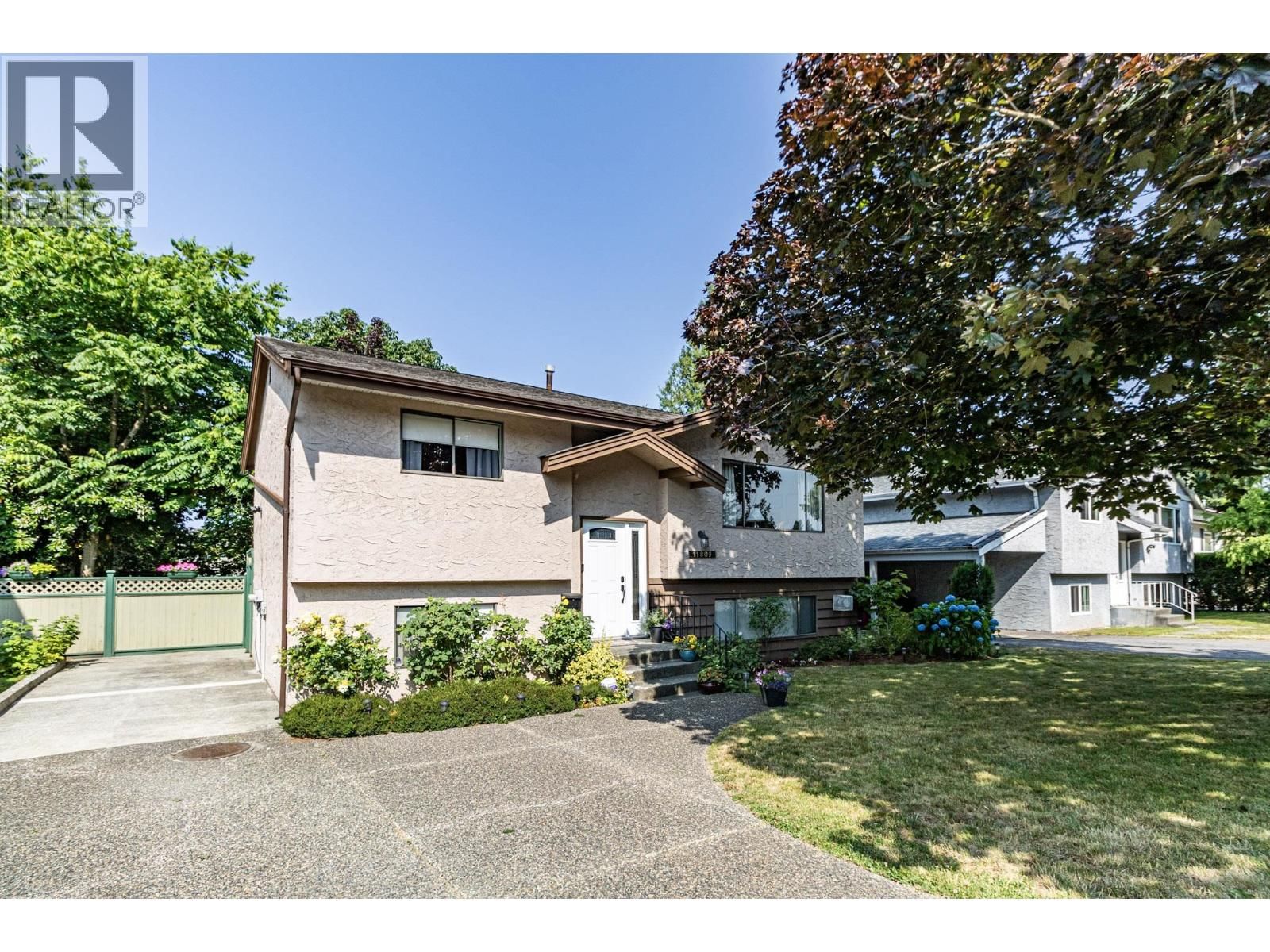 11809 230 Street, Maple Ridge, British Columbia V2X 6R3