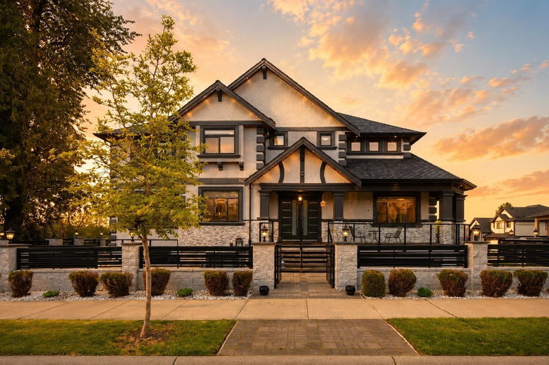 3439 HILL PARK Place Abbotsford British Columbia, V2T 0G4 - 6 Bedrooms Home For Sale
