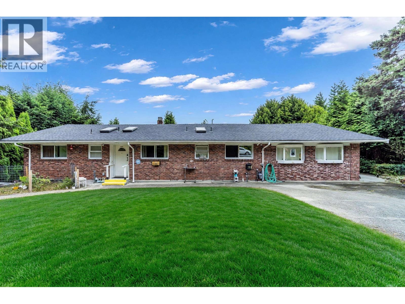 568 ST. GILES Road, West Vancouver, British Columbia V7S 1L8