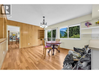 568 ST. GILES Road | West Vancouver British Columbia | Slide Image Twelve
