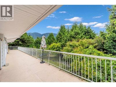 568 ST. GILES Road | West Vancouver British Columbia | Slide Image Sixteen