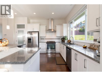 25340 BOSONWORTH Avenue | Maple Ridge British Columbia | Slide Image Ten