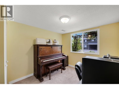 38397 BUCKLEY Avenue | Squamish British Columbia | Slide Image Eleven
