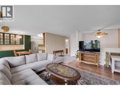 38397 BUCKLEY Avenue | Squamish British Columbia | Slide Image Two