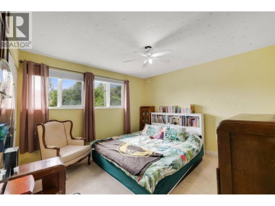 38397 BUCKLEY Avenue | Squamish British Columbia | Slide Image Seven