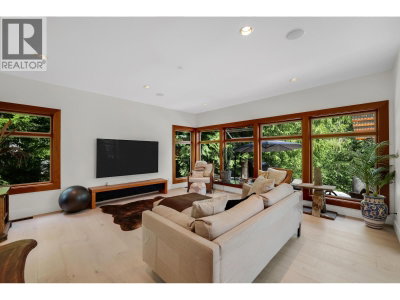 40781 THUNDERBIRD Ridge | Squamish British Columbia | Slide Image Seventeen