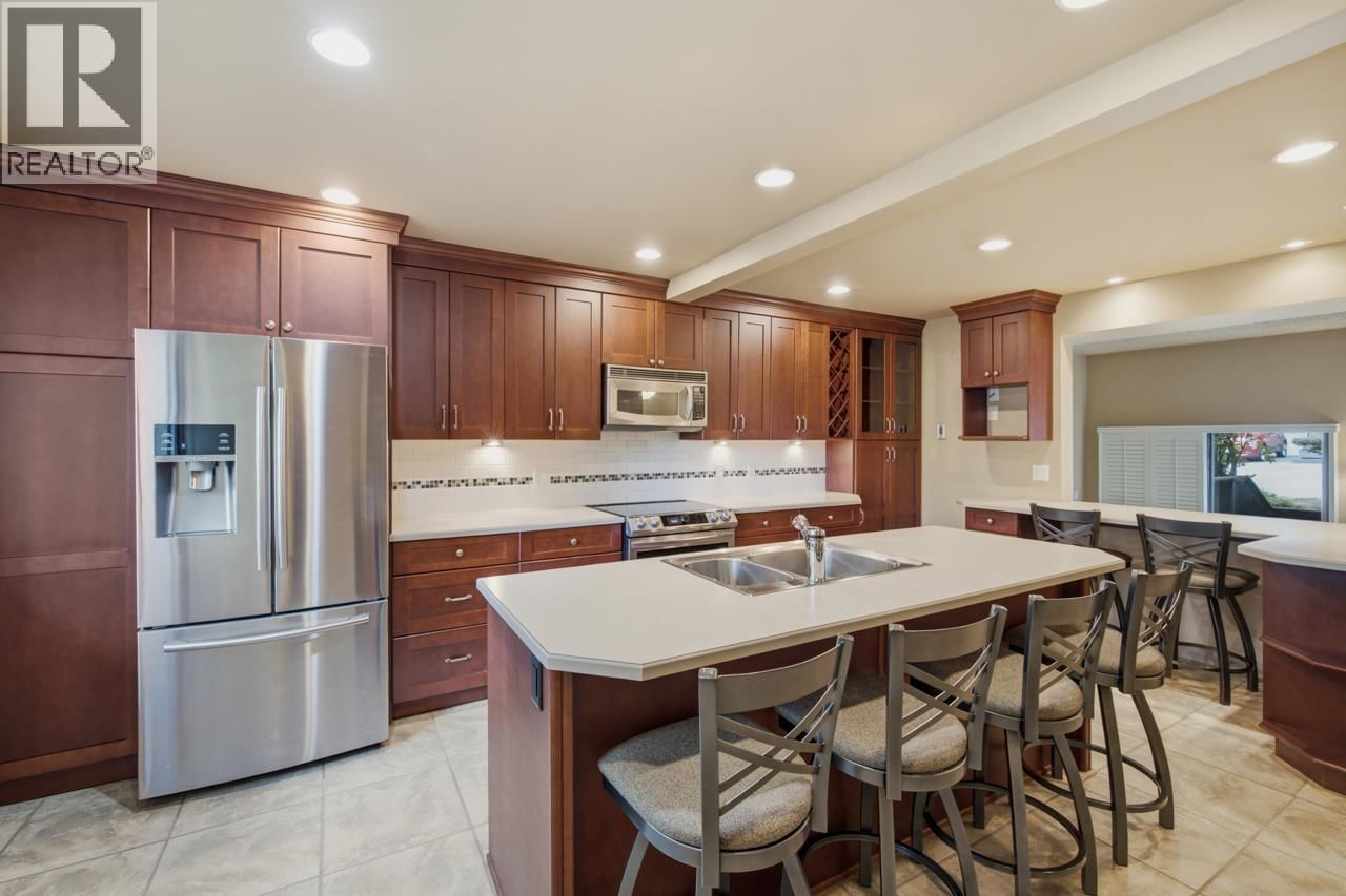 2990 MARINER Way, Coquitlam, British Columbia V3C 4K1