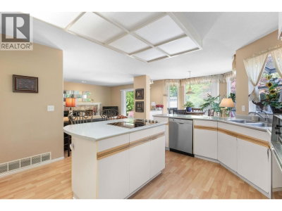 2905 CLIFFROSE Crescent | Coquitlam British Columbia | Slide Image Eight