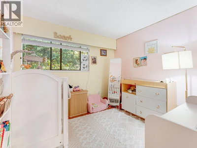 1039 OLD LILLOOET Road | North Vancouver British Columbia | Slide Image Thirteen