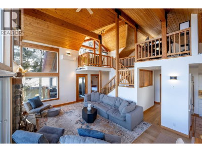 8373 MOUNTAIN VIEW Drive | Whistler British Columbia | Slide Image Nine
